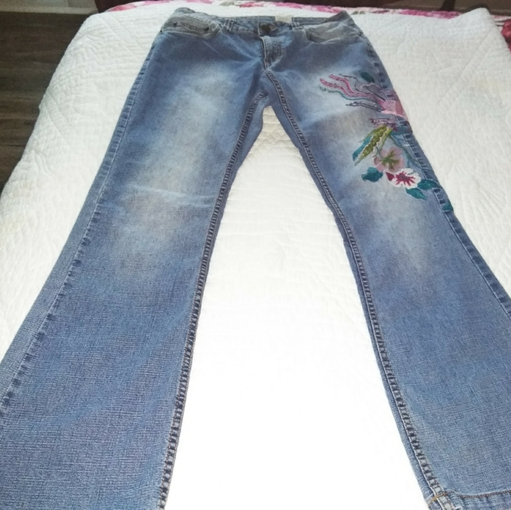 Embroidered jeans sz 9/10.